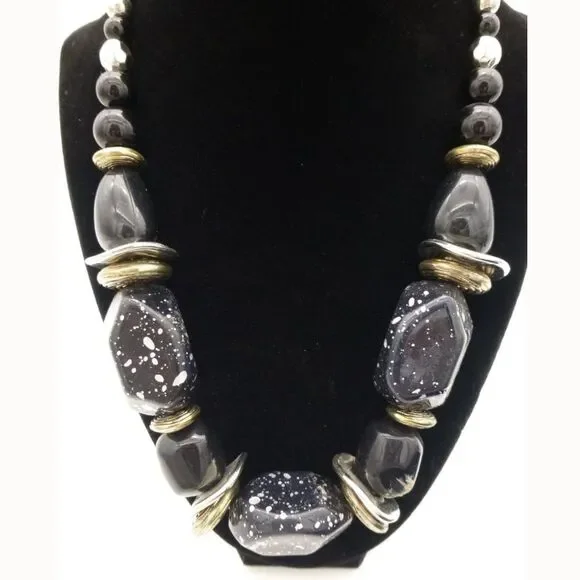 New In Package. Necklace and Earring Set: Black Chunky Necklace and Earrings - Picture 6 of 6